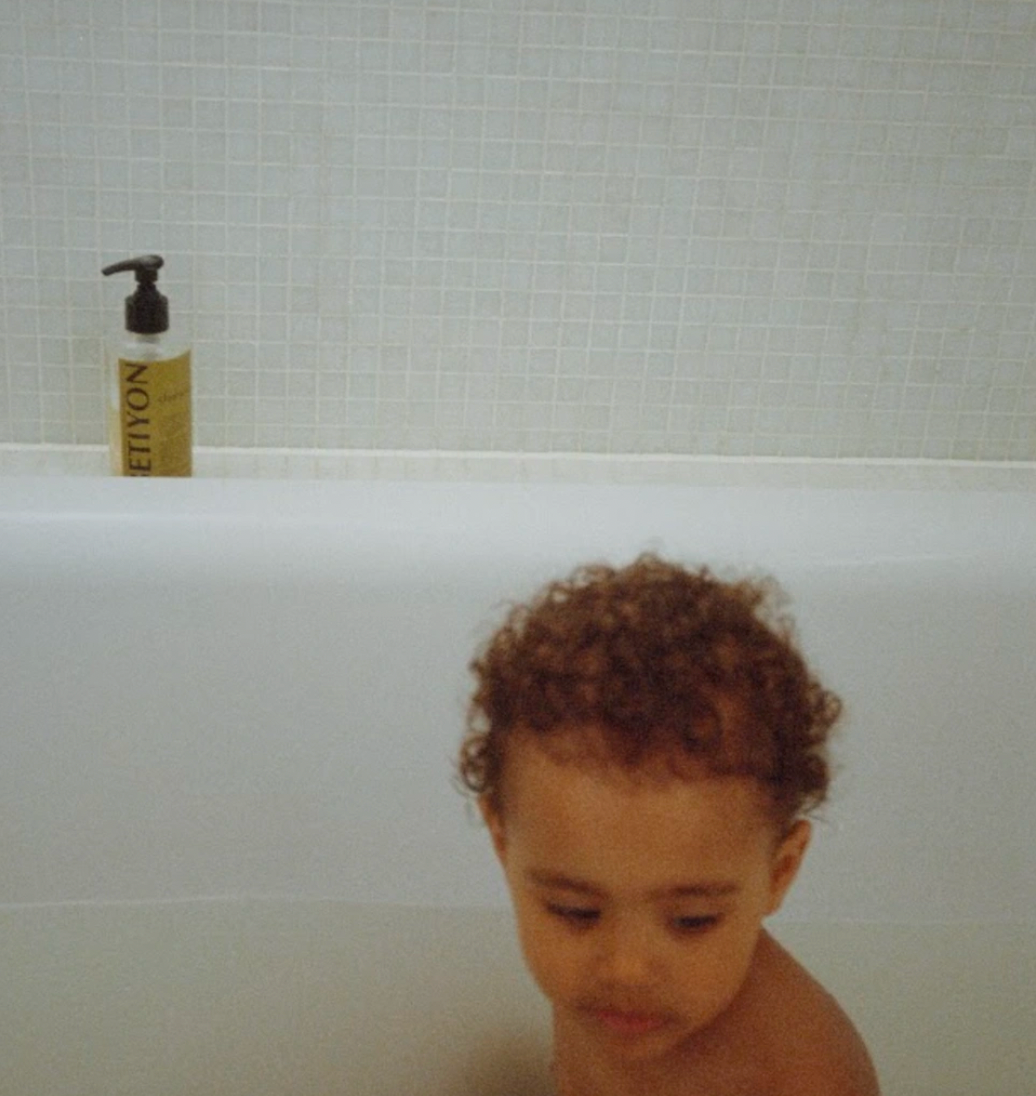 10 Tips to Relieve Dry and Atopic Skin (That Work for the Whole Family)